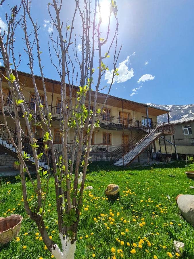 מלון קזבגי Sunny Mountain House מראה חיצוני תמונה